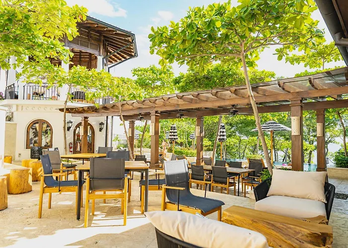 Plaza Mercado 20 At Catalinas Playa Danta
